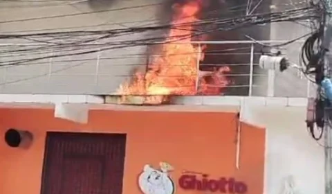 VÍDEO: ar-condicionado provoca incêndio em pizzaria de Manaus