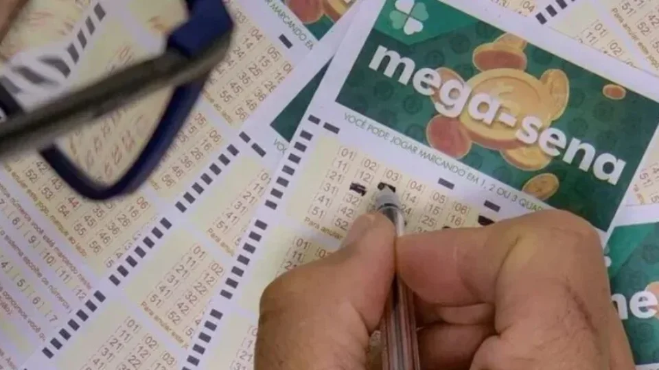 Mega-Sena acumula e vai a R$ 17,5 milhões; veja números