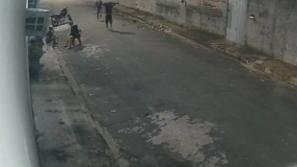VÍDEO FORTE: motorista de app é baleada na cabeça no bairro Jorge Teixeira em Manaus