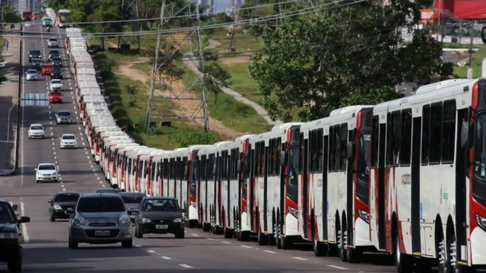 Tentativa de assalto a ônibus termina com final feliz em Manaus