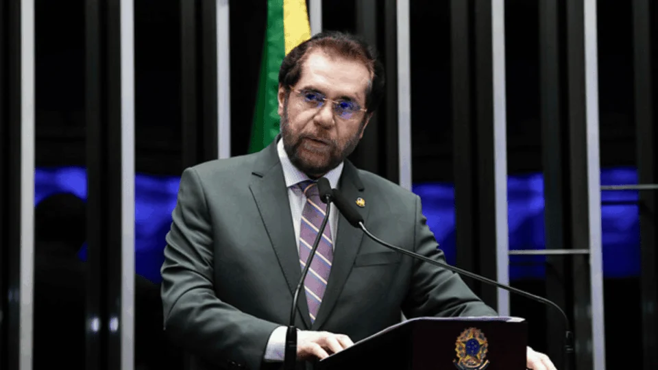 Plínio Valério alerta para propaganda enganosa de ONGs