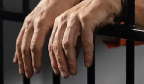 VEJA IMAGEM: polícia do AM pede ajuda e divulga foto de homem que estrangulou namorada