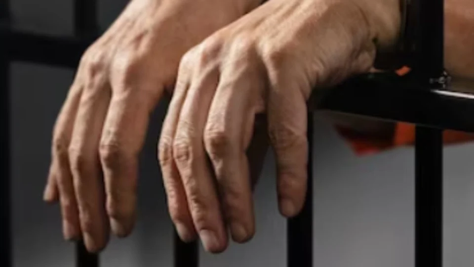 VEJA IMAGEM: polícia do AM pede ajuda e divulga foto de homem que estrangulou namorada