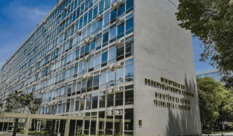 Servidores públicos se reúnem com Ministério para negociação salarial