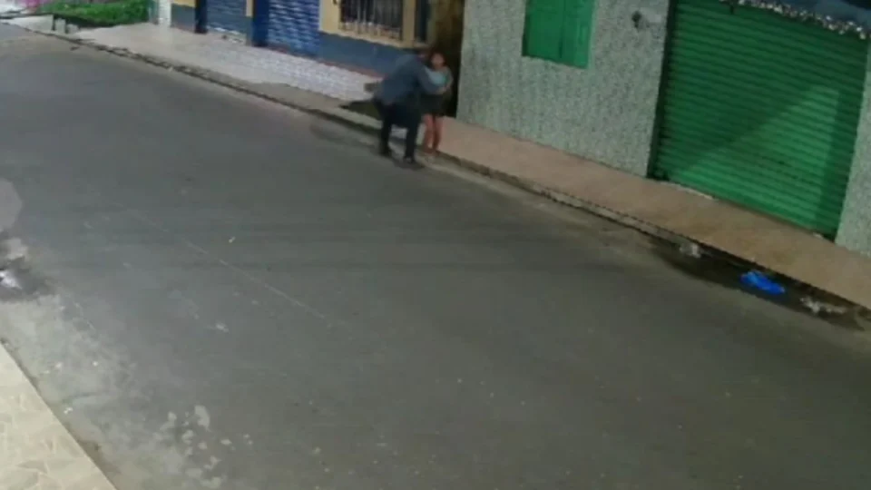 Vídeo mostra desespero de criança durante fuga de estuprador no AM