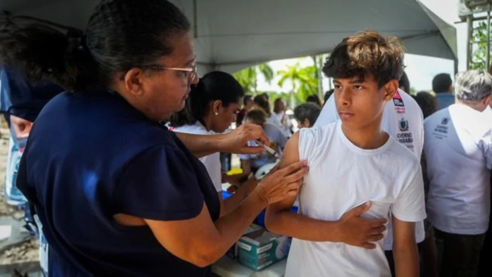 Ministério da Saúde amplia público-alvo de vacinação contra dengue