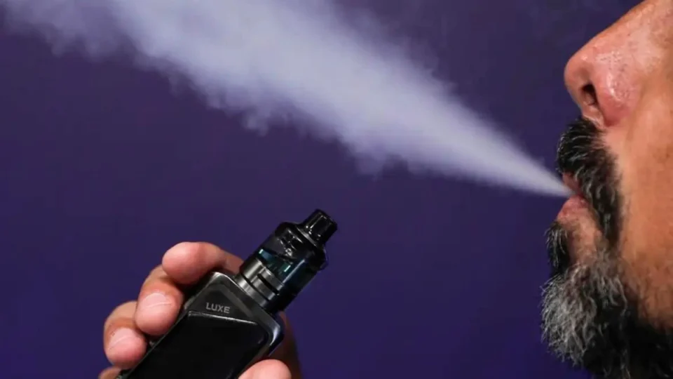 Anvisa publica resolução que proíbe ‘vapes’ no Brasil