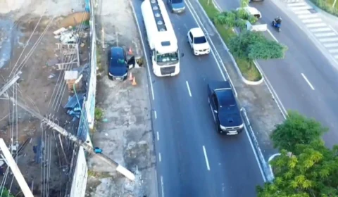 VÍDEO: motorista ‘dorme ao volante’ e atinge poste em av. de Manaus
