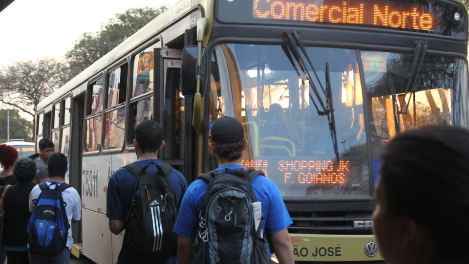PIX ou Cartão: 134 ônibus do DF terão novas formas de pagamento