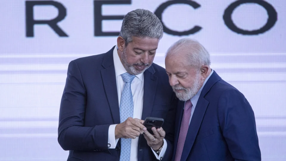 Lula negocia com Lira novo presidente da Câmara dos Deputados 