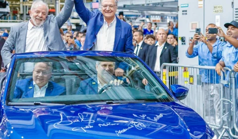Entenda por que Lula quer baixar preço dos carros no Brasil