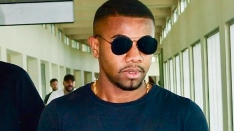 Após polêmica, faculdade que deu bolsa para Davi se manifesta