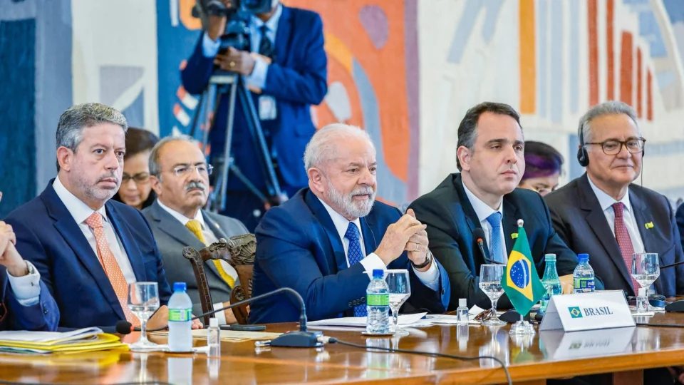 ‘Lula trata Lira e Pacheco como fantoches?’, diz Nikolas Ferreira