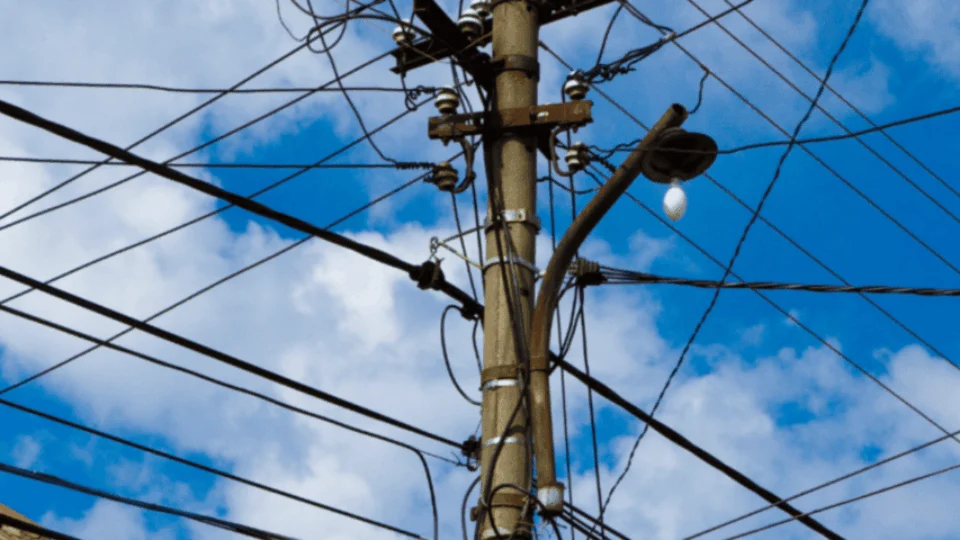 Confira os bairros que devem ficar sem energia nesta segunda (27)