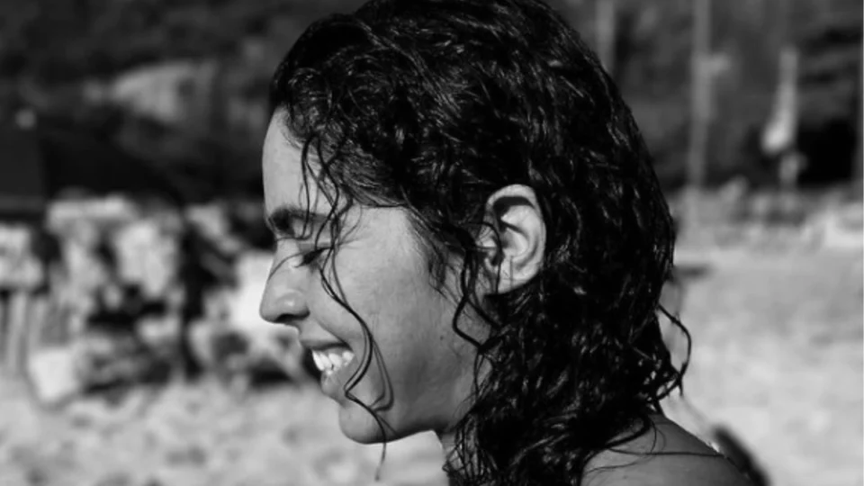 Bela Gil muda visual e surpreende com novo cabelo; veja foto