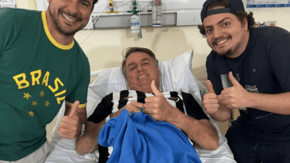 Bolsonaro será transferido para São Paulo nesta segunda-feira (6)