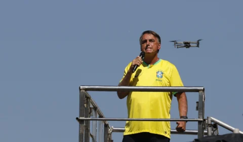 Vídeo: Bolsonaro recebe apoiadores em campanha para ajudar RS