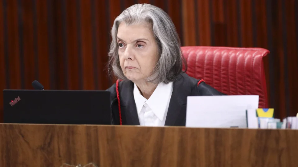 TSE: Cármen Lúcia assume vaga de Moraes na semana que vem