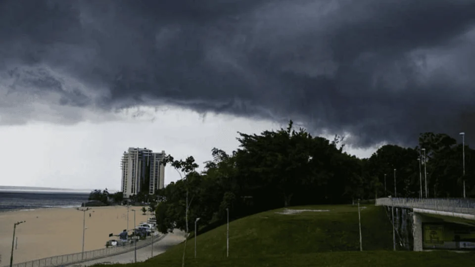Chuvas em Manaus causaram deslizamentos; confira previsão