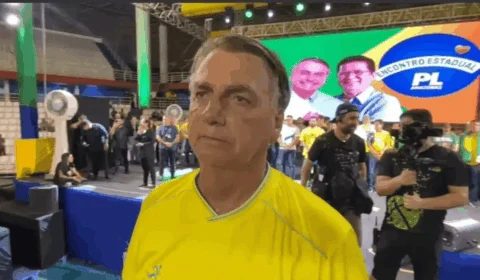 Jair Bolsonaro volta a ser internado em hospital de Manaus