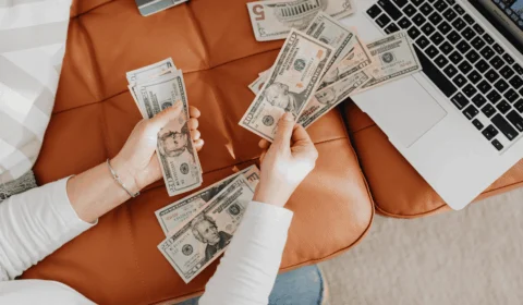 Mulher vence loteria de 1 milhão pela segunda vez em 10 semanas nos EUA