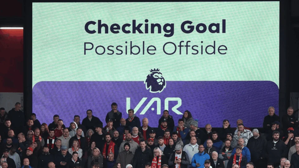 Premier League pode acabar com o uso do VAR; entenda