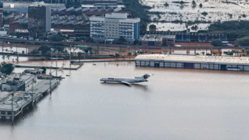 Inundado, aeroporto de Porto Alegre é fechado e tem voos cancelados
