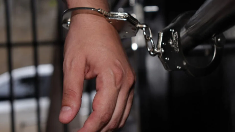 Homem é preso por perseguir e invadir casa de ex-companheira no AM