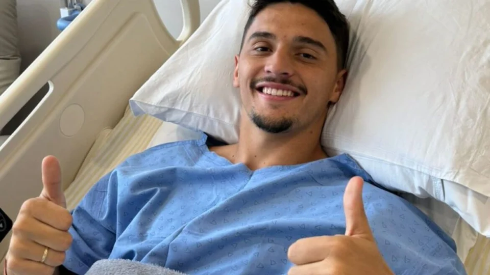 Jogador Pablo Maia passa por cirurgia e inicia recuperação