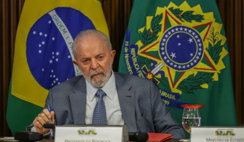 Deputados acreditam que Lula leva Brasil na direção errada, diz pesquisa