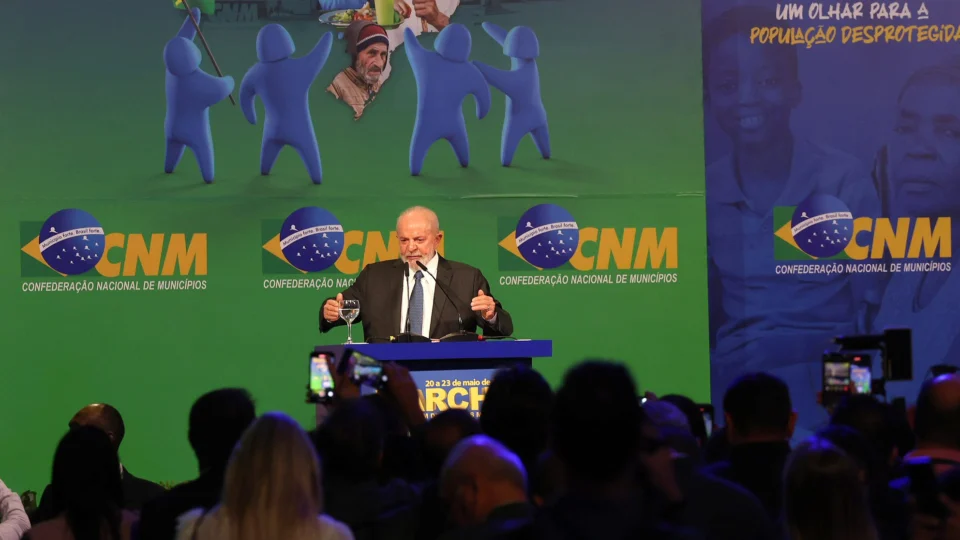 Lula anuncia medidas para aliviar contas públicas dos municípios