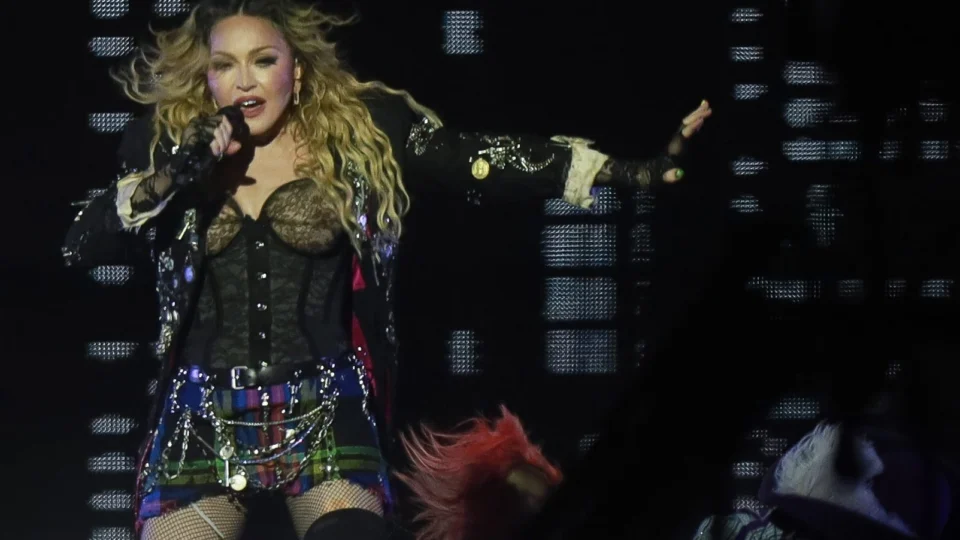 Madonna incendeia Copacabana com show de liberdade e diversidade no Rio; ex-namorado brasileiro estava na plateia