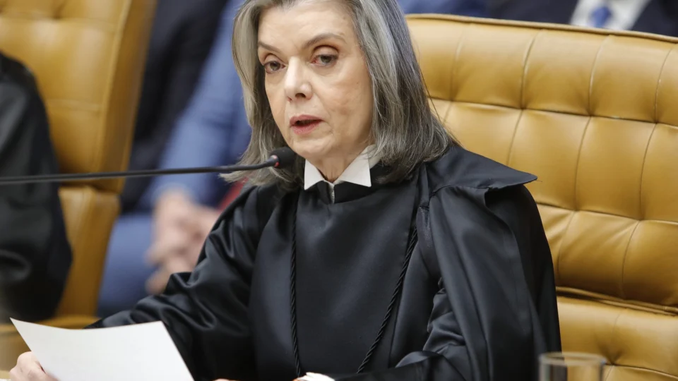 Ministra Cármen Lúcia acata pedido de vista do ministro Mendonça