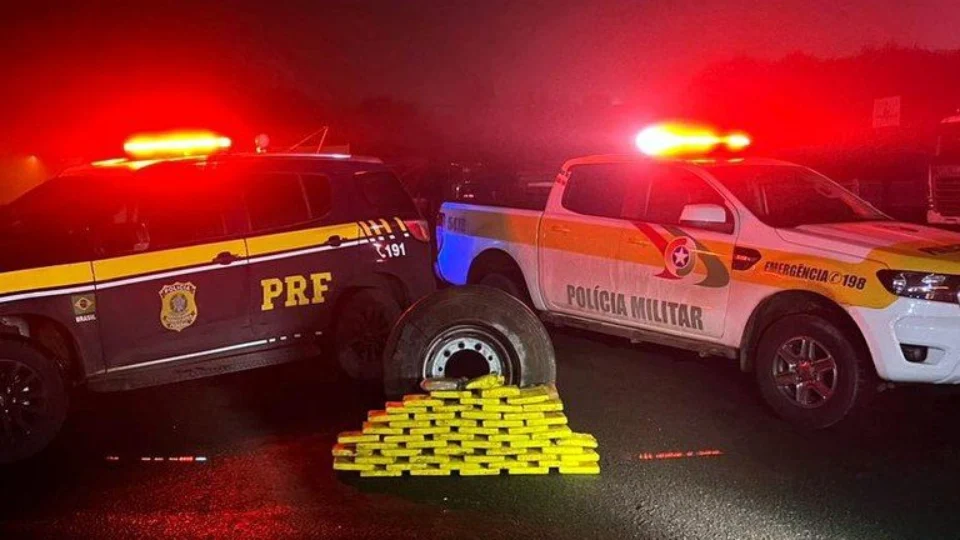 Cocaína e crack são encontrados em carreta com doações para o RS