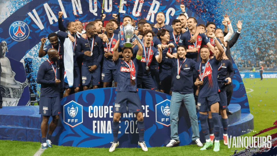 PSG vence Lyon e conquista a Copa da França; partida marcou despedida de Mbappé