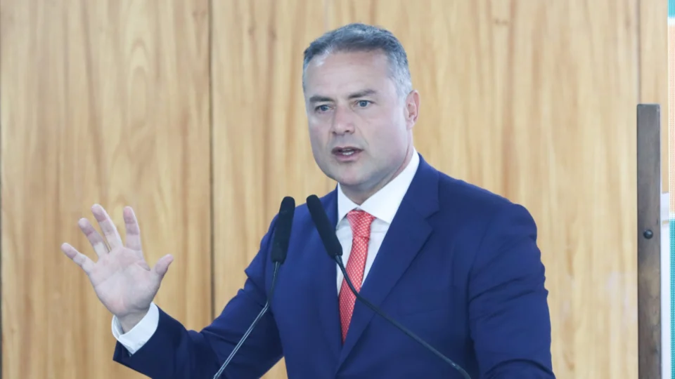 RS: ‘Estamos correndo para recuperar todos os trechos’, diz Renan Filho