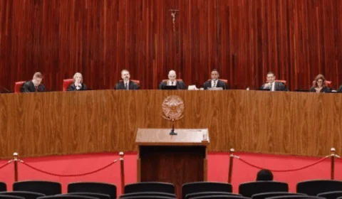 TSE multa Zambelli, 01 e outros 7 por associar Lula a satanismo