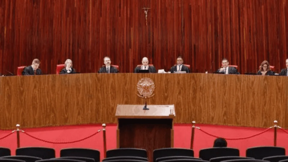 TSE multa Zambelli, 01 e outros 7 por associar Lula a satanismo