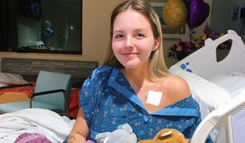 Tiktoker com câncer terminal morre aos 26 anos de mãos dadas com noivo