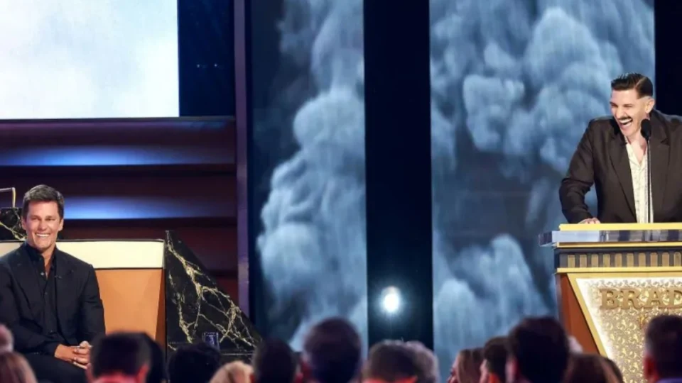 Tom Brady debocha e demonstra dor de cotovelo em relação à Gisele Bündchen