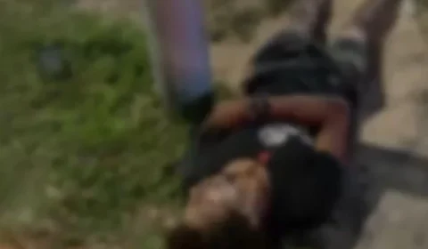 VÍDEO: morador de rua apanha da população após atos obscenos em Manaus