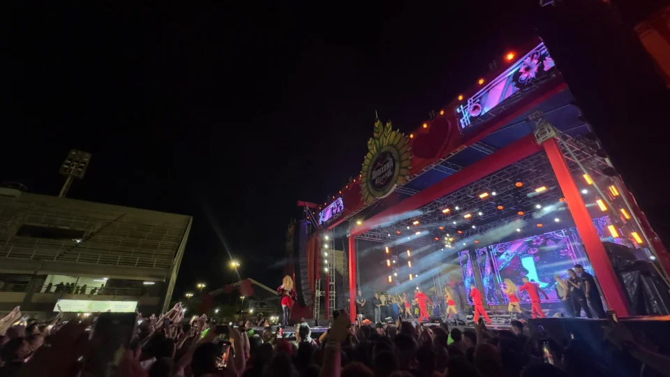 ‘Apaixona Manaus’ reúne milhares para verem Joelma e Isabelle Nogueira