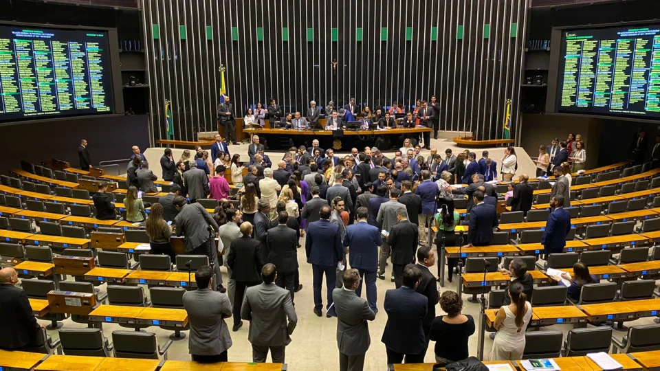 Congresso aprova alteração na LDO para facilitar envio de recursos ao RS