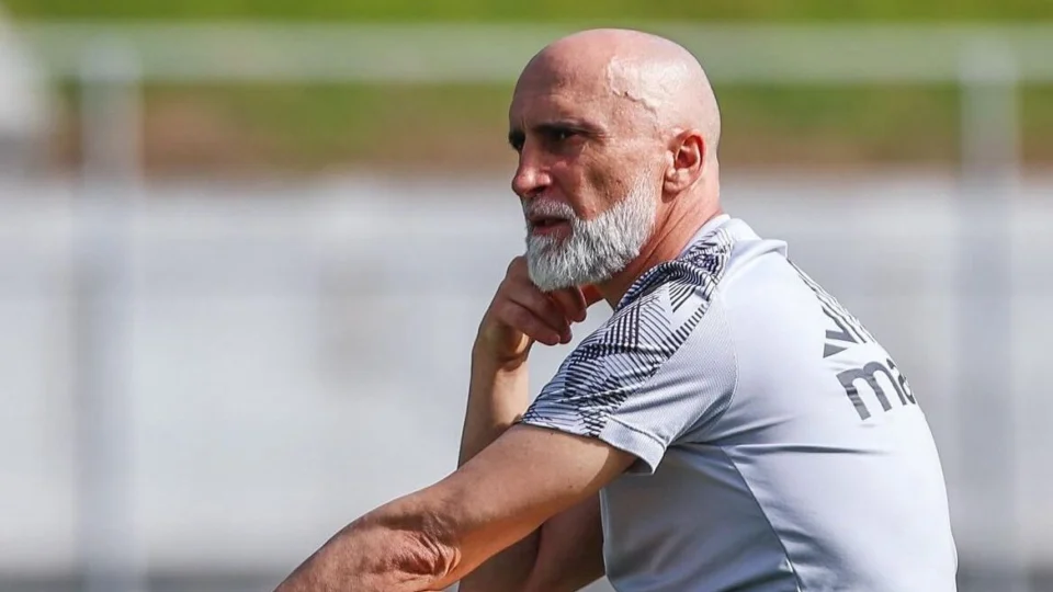 Vasco: Novo treinador deve chegar ao Brasil no final de semana