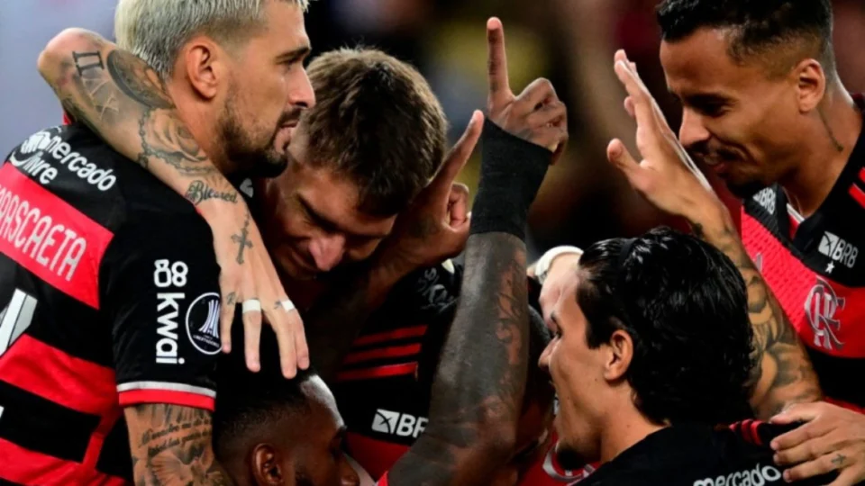 Flamengo vence Bolívar e respira na Libertadores