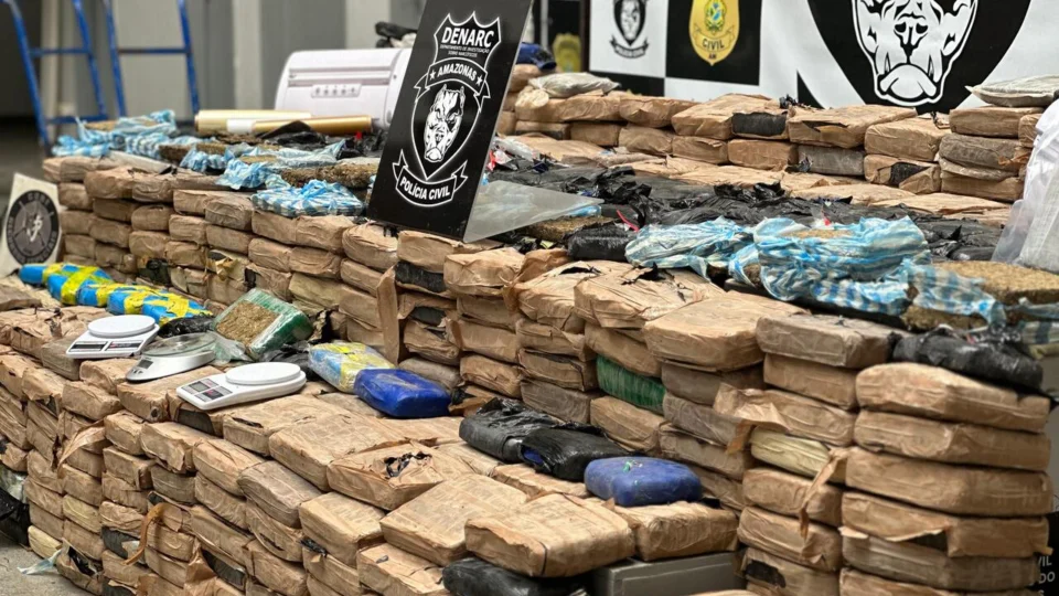 Mãe e filhos são presos com maconha e oxi avaliados em R$ 7,5 milhões no AM