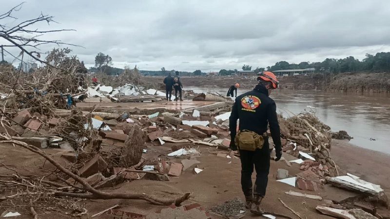 Militares do Corpo de Bombeiros do Amazonas realizam buscas por pessoas desaparecidas na região do Vale do Taquari, Rio Grande do Sul - Foto: Divulgação/CBMAM