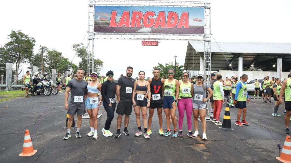 Corredores participam da 3ª Corrida Detran Maio Amarelo em Cruzeiro do Sul