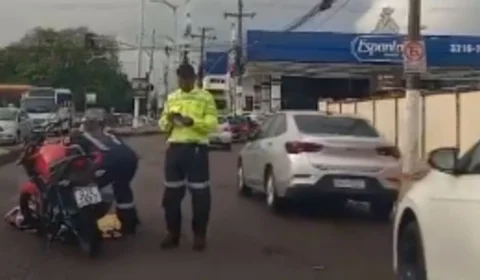 Mulher é atropelada em Manaus após atitude na rua
