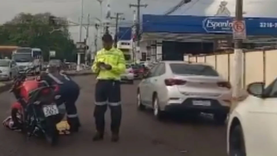 Mulher é atropelada em Manaus após atitude na rua